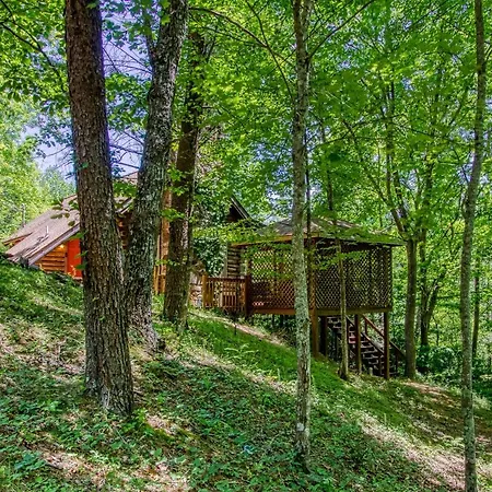 Very Private, Real Log Cabin With Hot Tub!